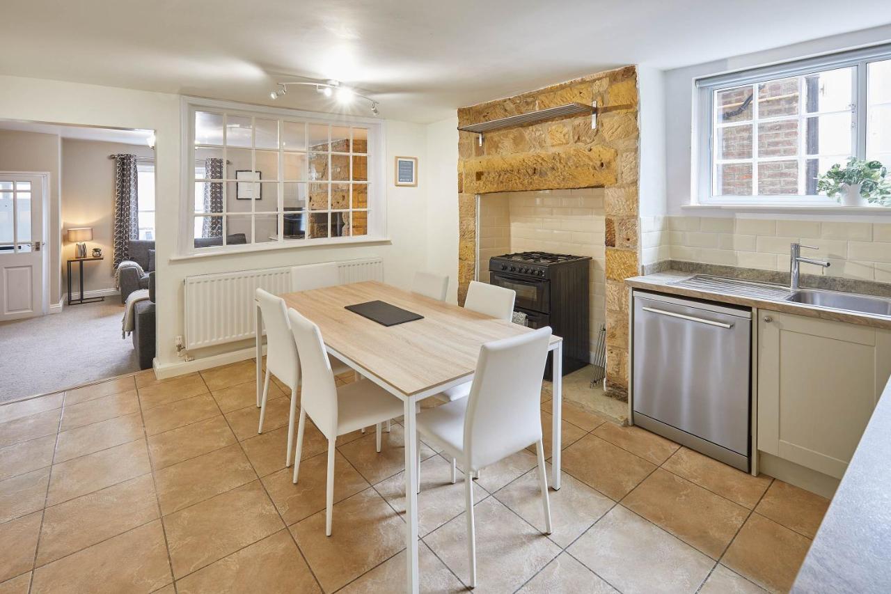 Host & Stay - Princess Place Townhouse Whitby Eksteriør billede